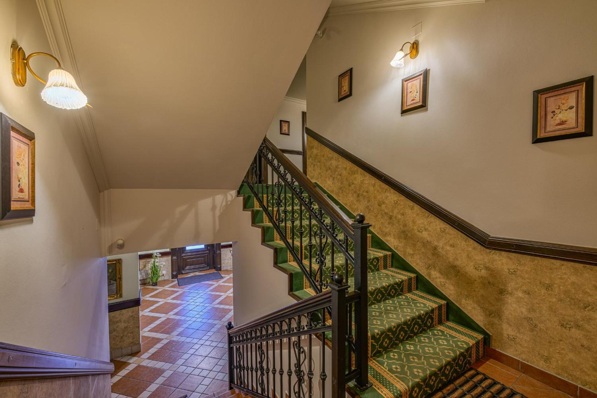 Hotel Classico Timisoara Ngoại thất bức ảnh