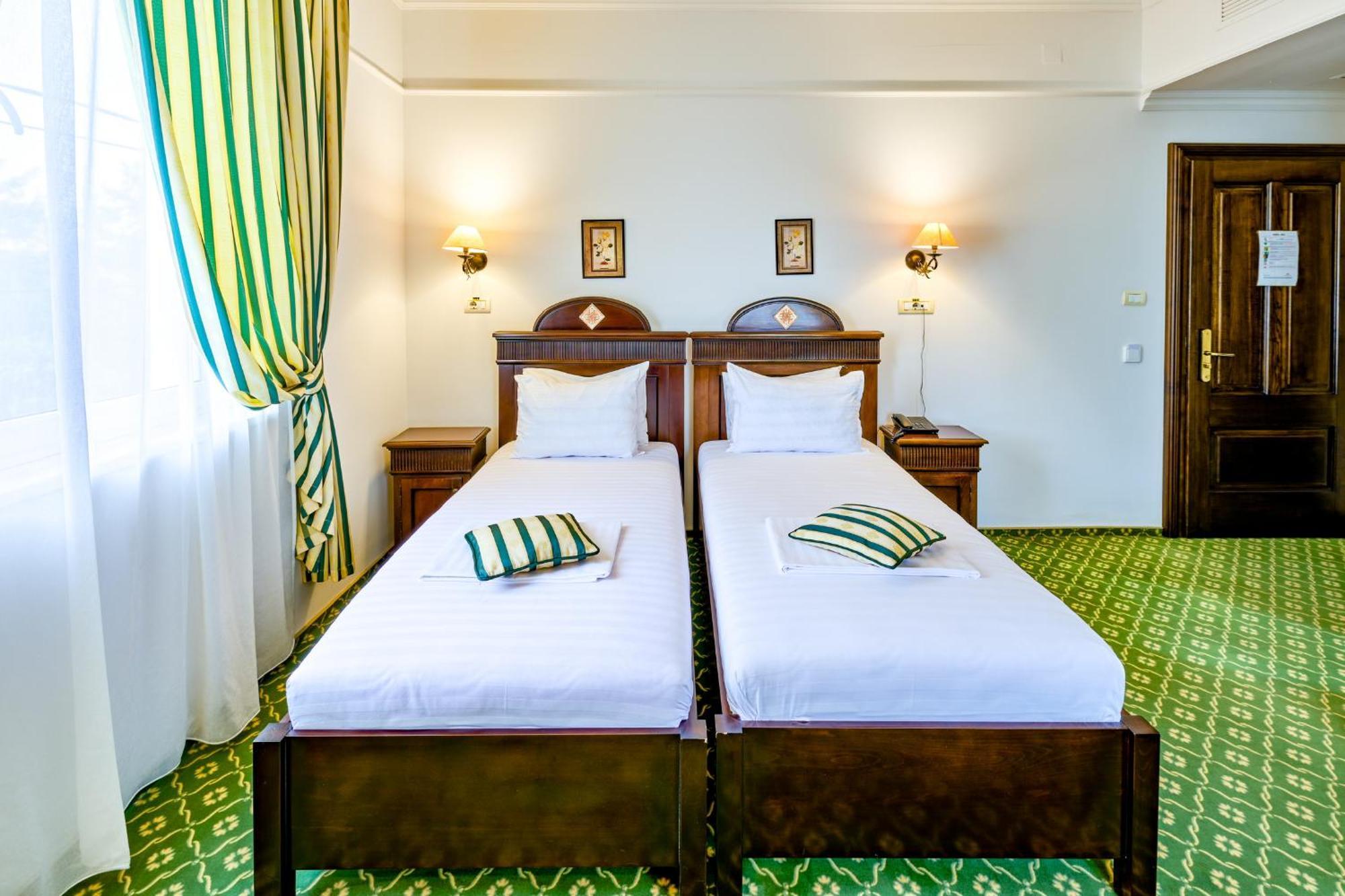 Hotel Classico Timisoara Ngoại thất bức ảnh