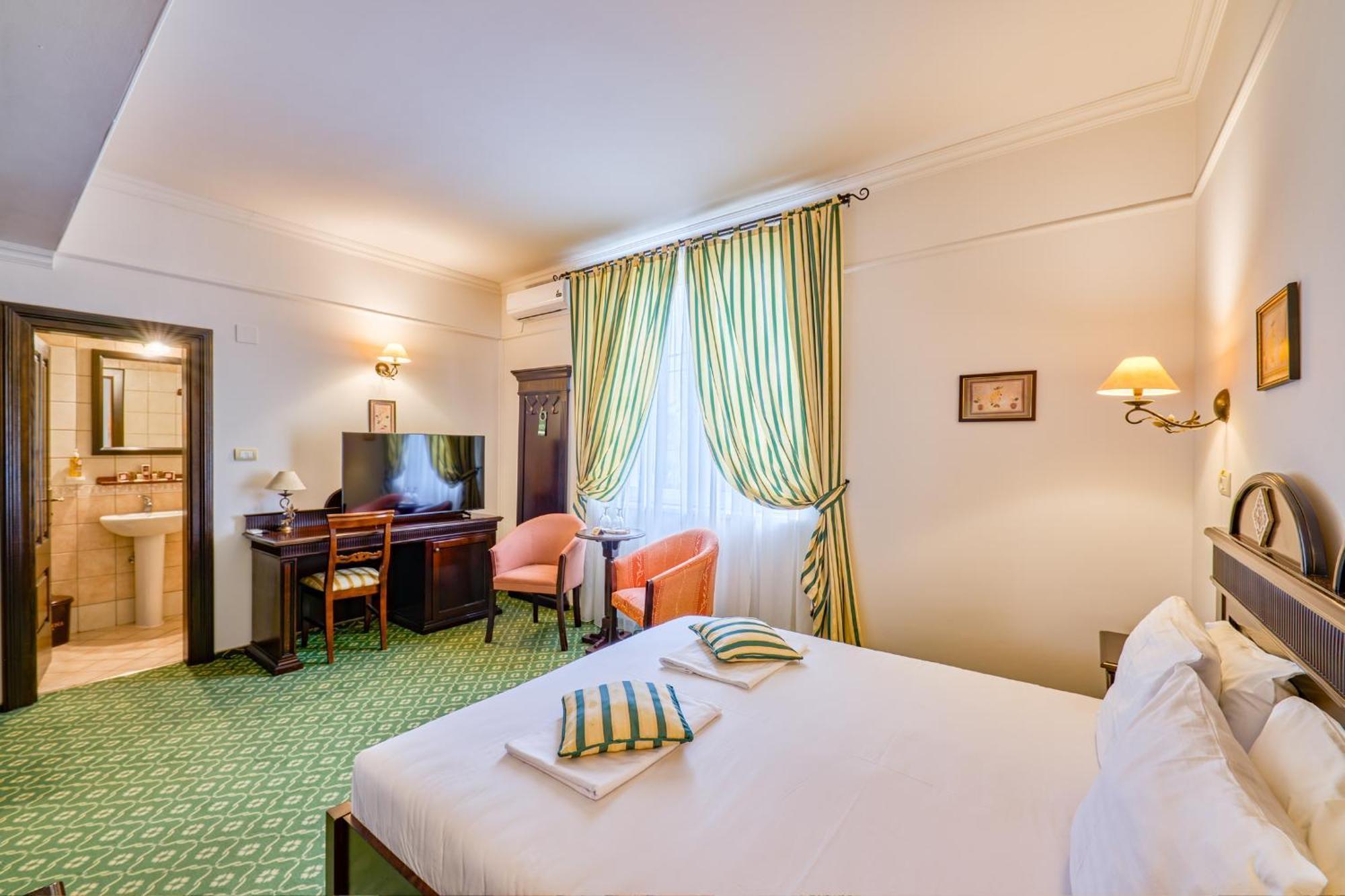 Hotel Classico Timisoara Ngoại thất bức ảnh